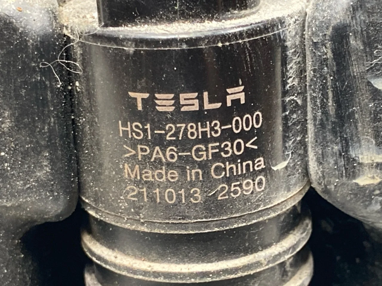 Tesla MODEL Y 2021- Mosótartály, szélvédő nézet 4