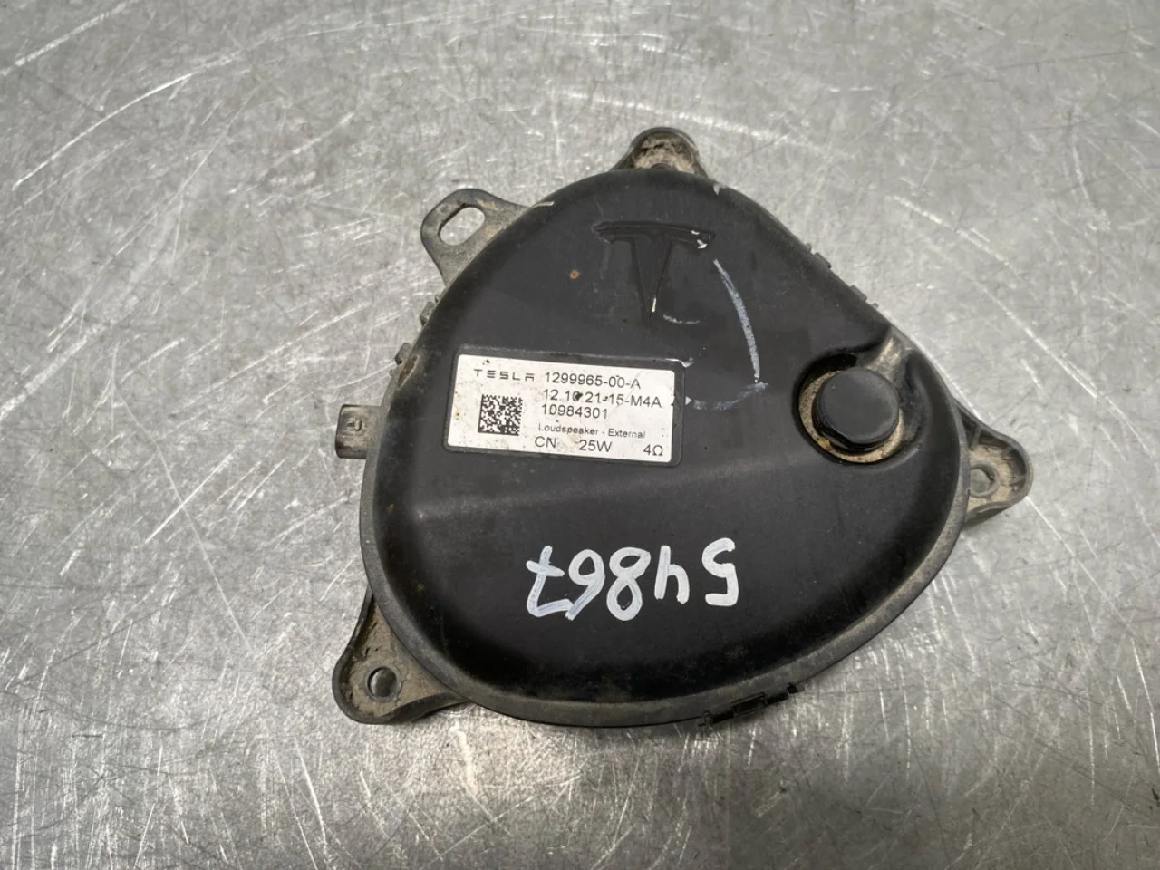 Tesla MODEL Y 2021- Difuzor sunet motor
