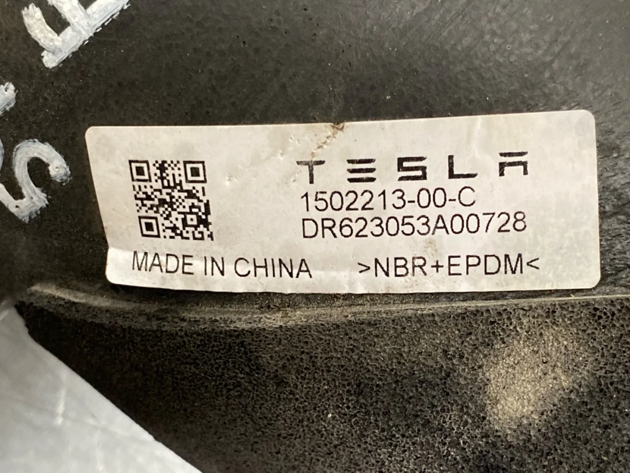 Tesla MODEL Y 2021- Klímakompresszor nézet 3