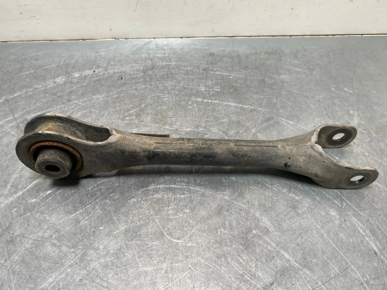 Tesla MODEL Y 2021- Control arm, rear left