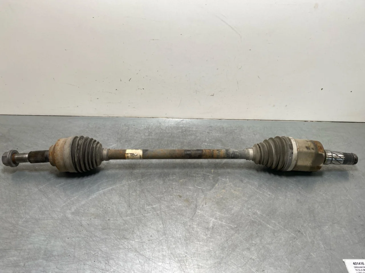 Tesla MODEL Y 2021- Front left driveshaft view 2