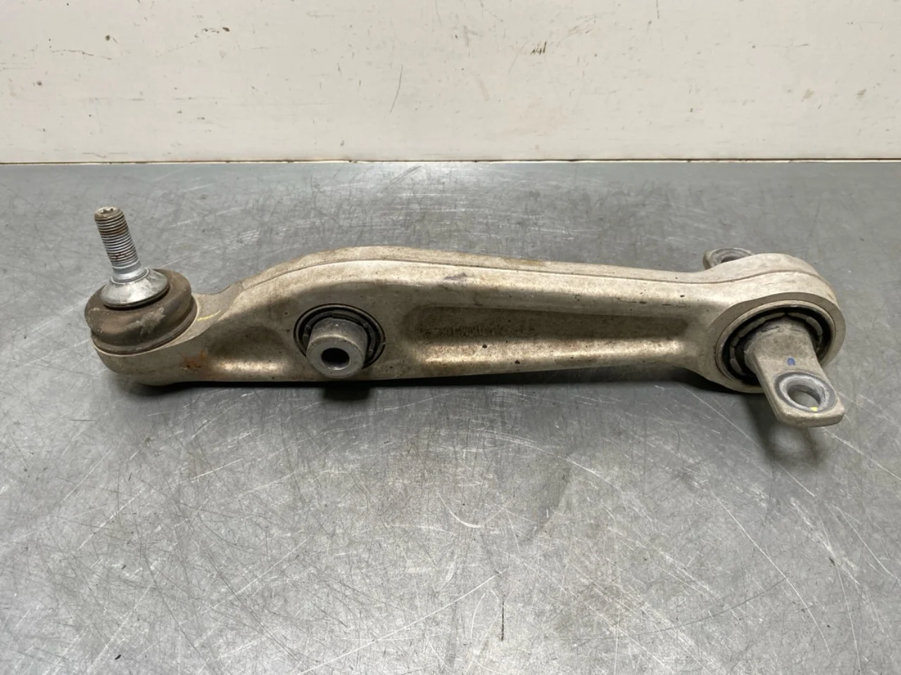 Tesla MODEL Y 2021- Front left control arm