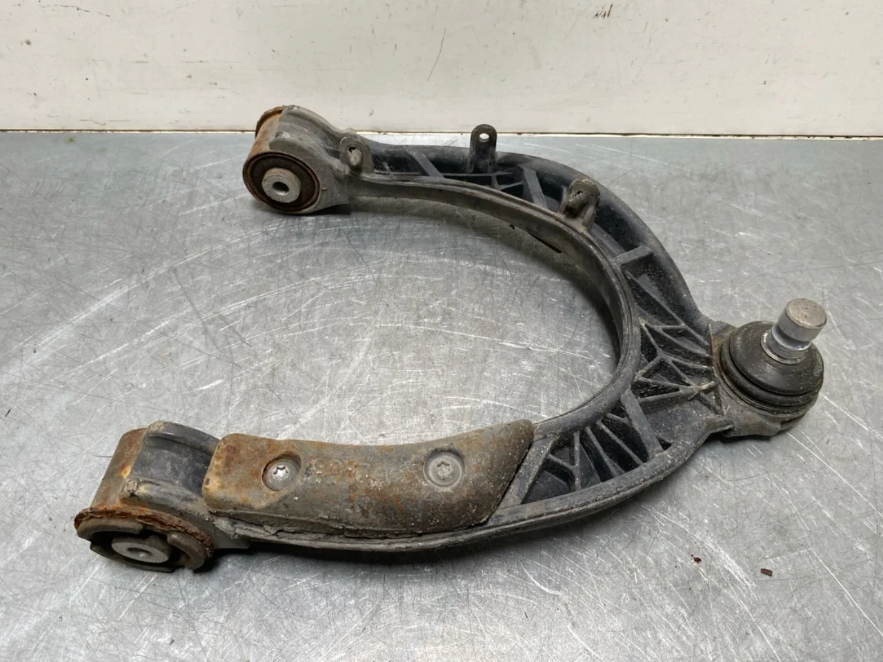 Tesla MODEL Y 2021- Control arm, front left upper view 2