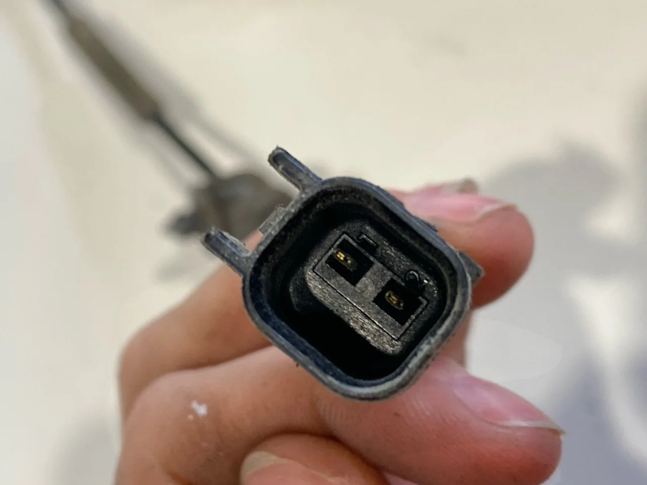 Tesla MODEL Y 2021- Front right steering knuckle view 2