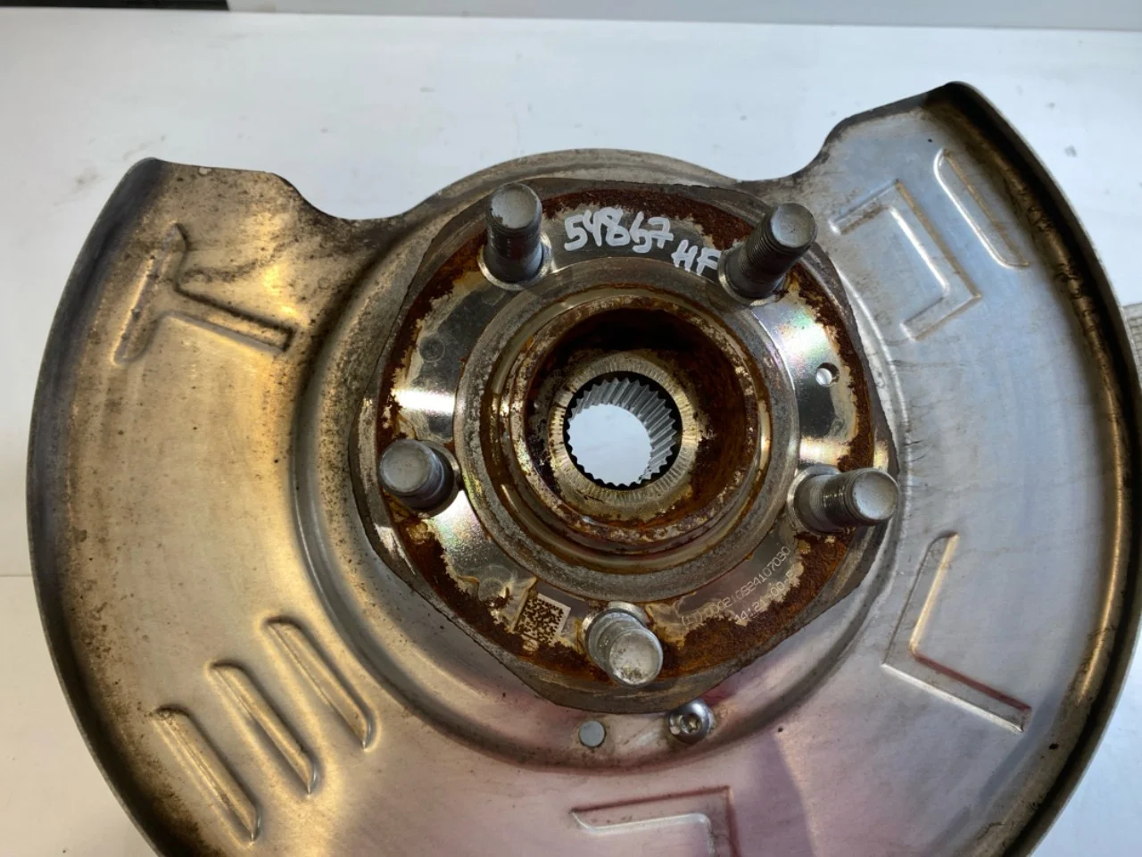 Tesla MODEL Y 2021- Front right steering knuckle view 4