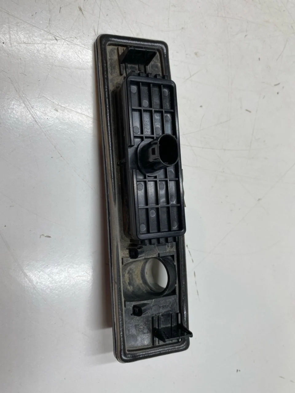 Tesla MODEL Y 2021- Tailgate exterior handle view 2