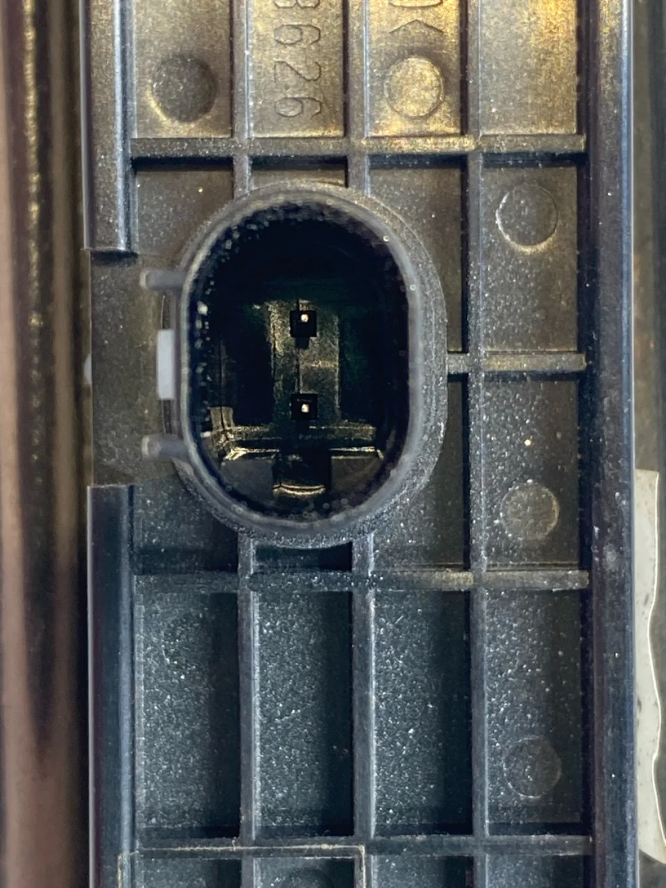 Tesla MODEL Y 2021- Tailgate exterior handle view 3