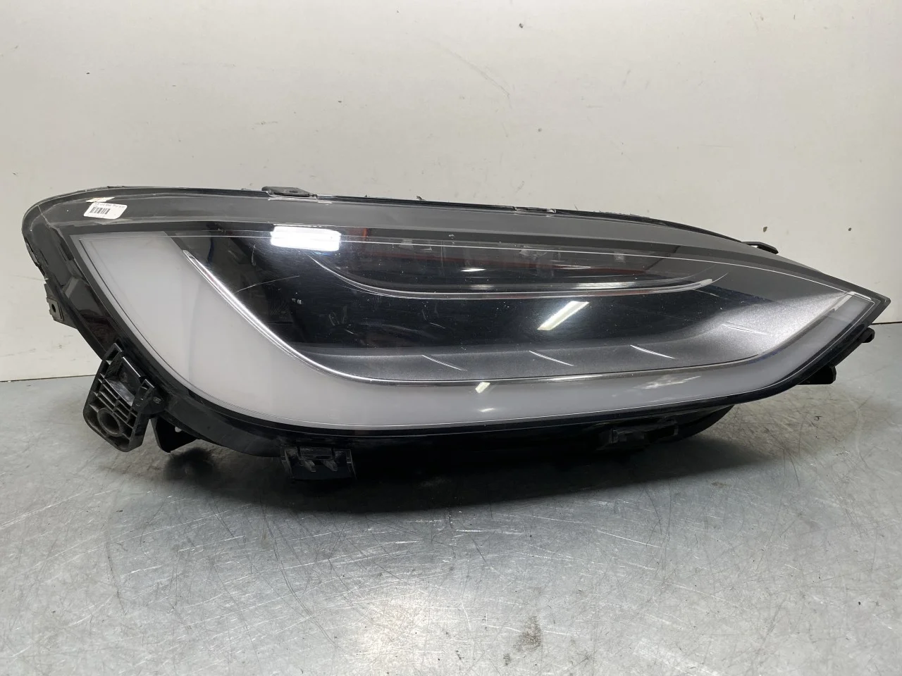 Tesla MODEL X 2016- Fényszóró, jobb