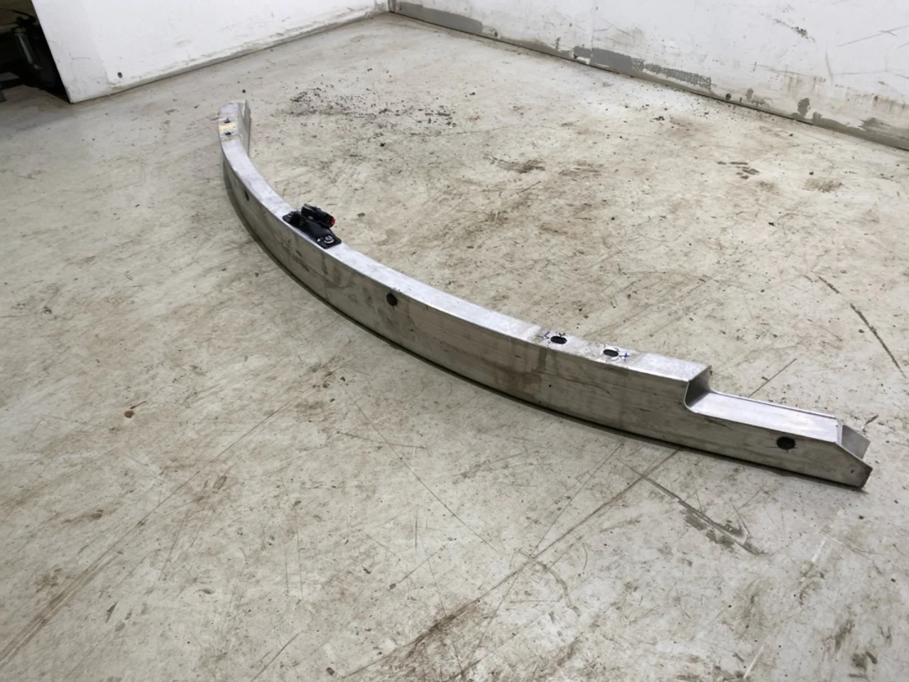 Tesla MODEL 3 2024- Bumper reinforcement beam, front view 3