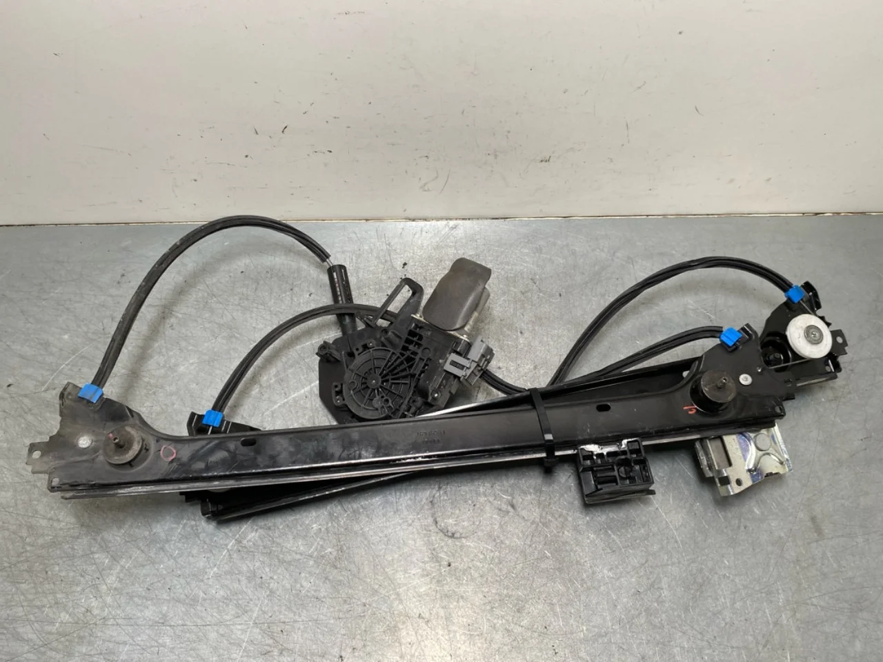 Tesla MODEL X 2016- Electric window regulator, complete view 2