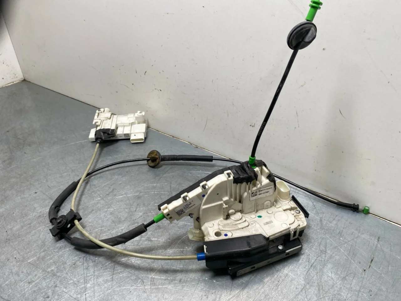 Tesla MODEL X 2016- Door lock housing view 2