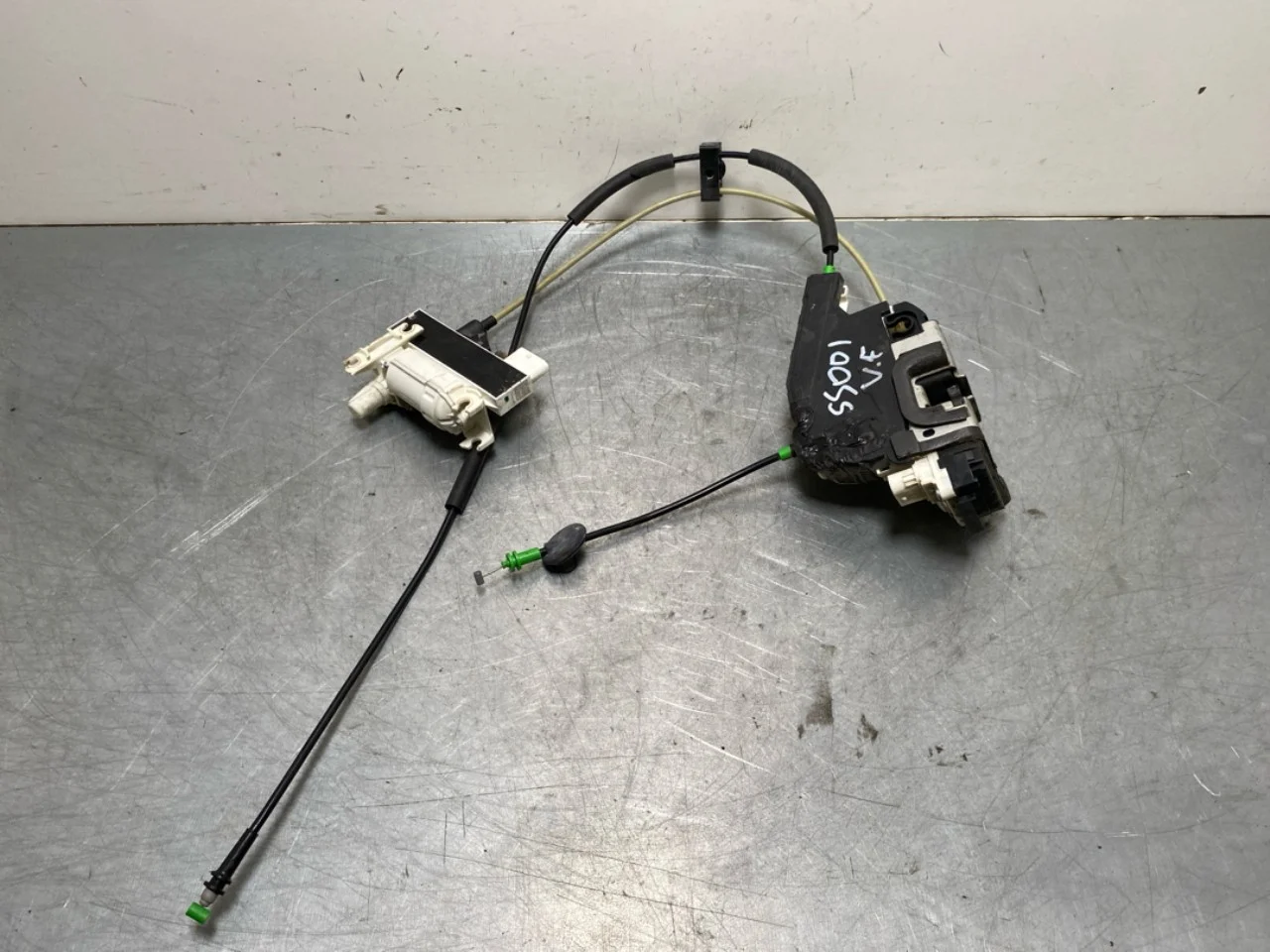 Tesla MODEL X 2016- Door lock housing view 4