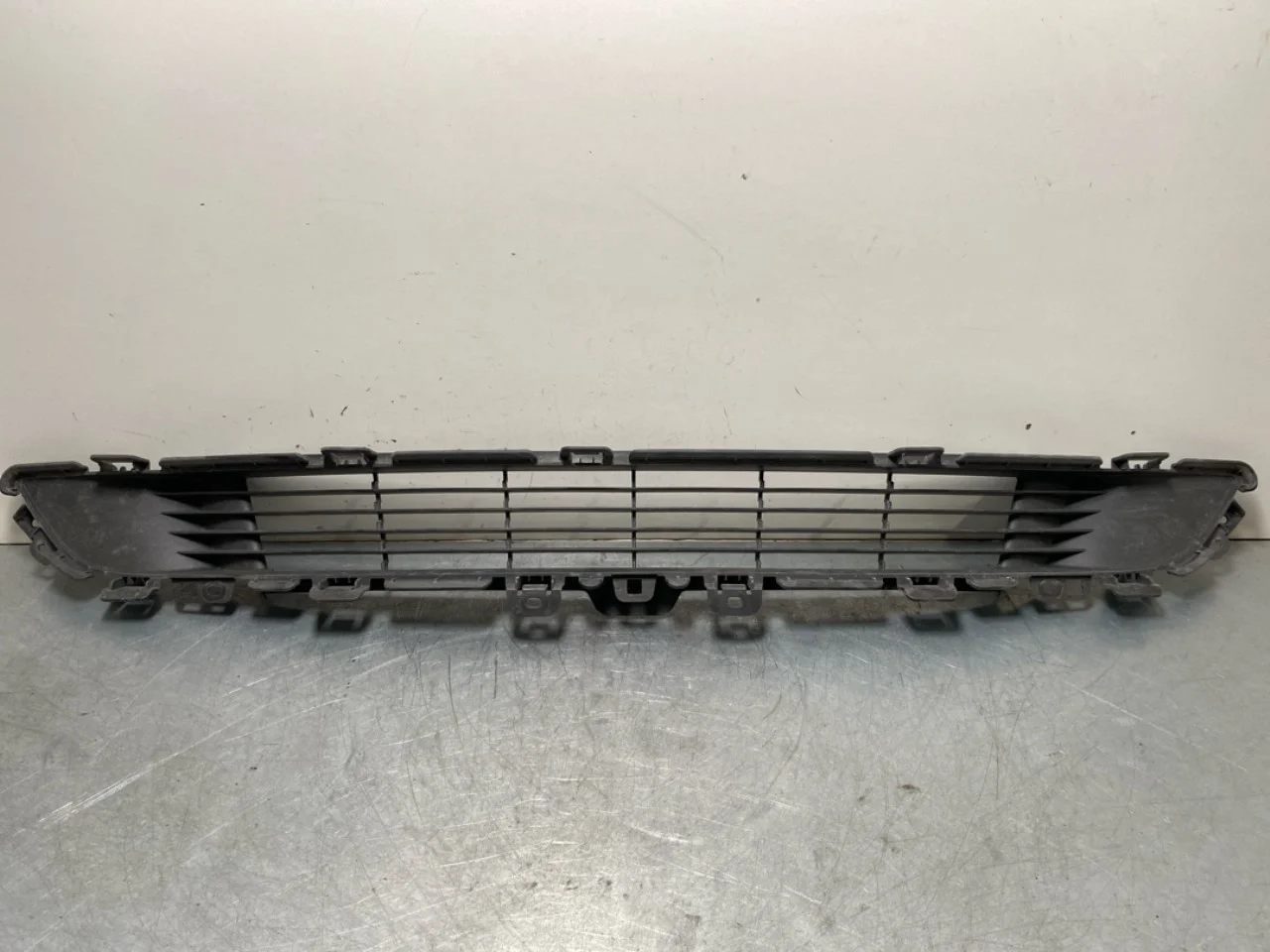 Tesla MODEL Y 2021- Grille, center section