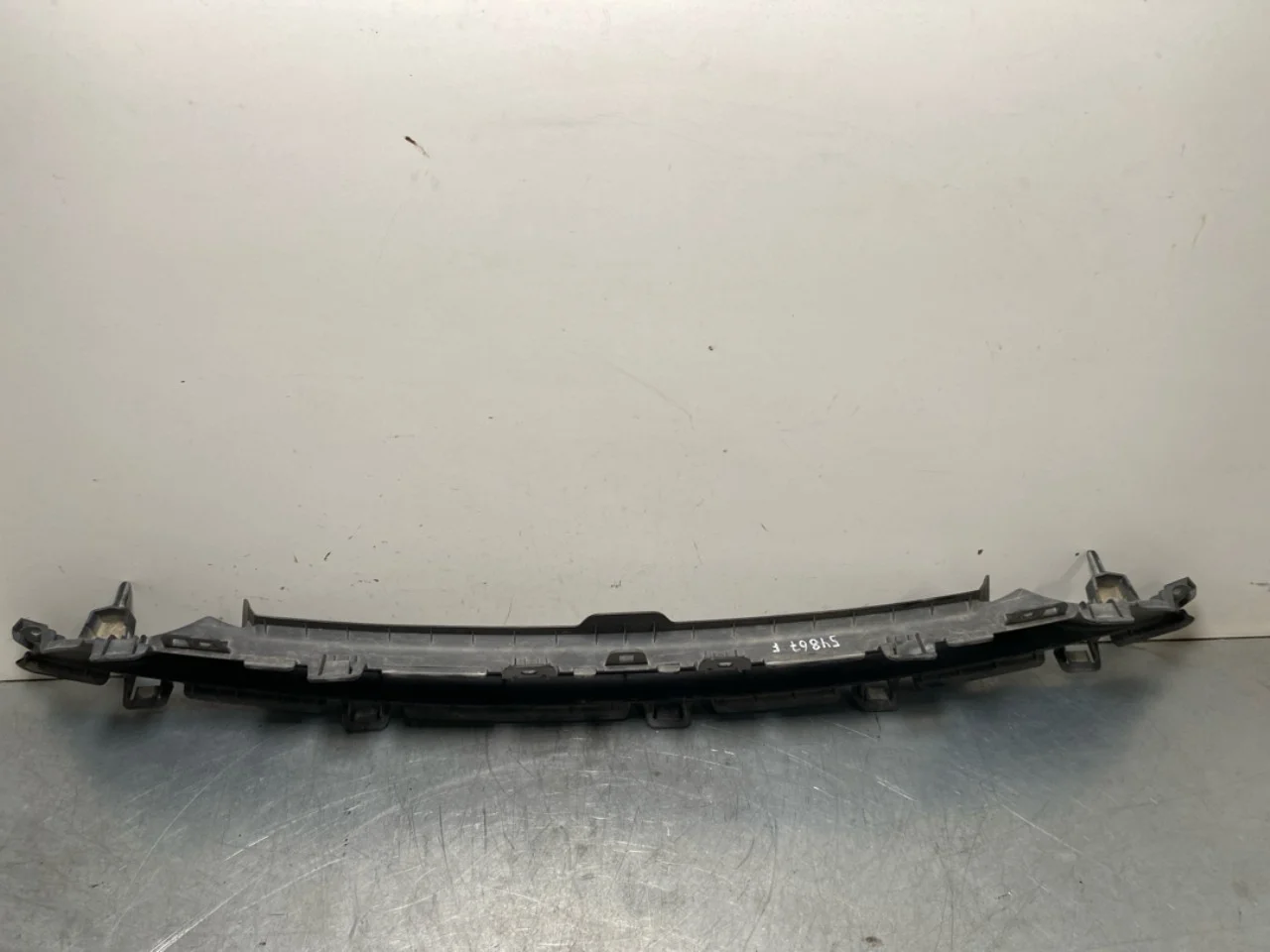 Tesla MODEL Y 2021- Grille, center section view 4