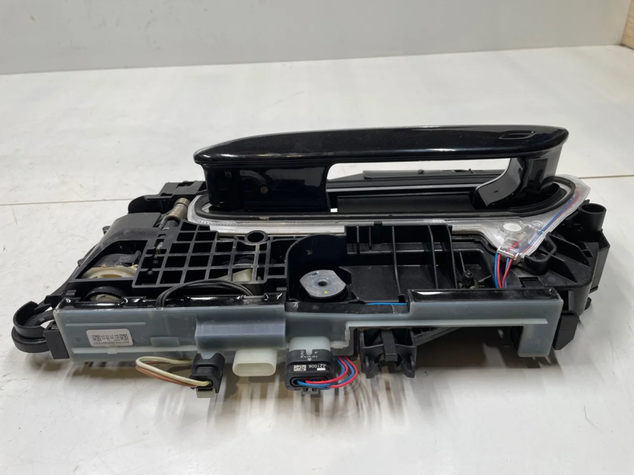Mercedes EQS SUV X296 2022- Left exterior door handle view 2