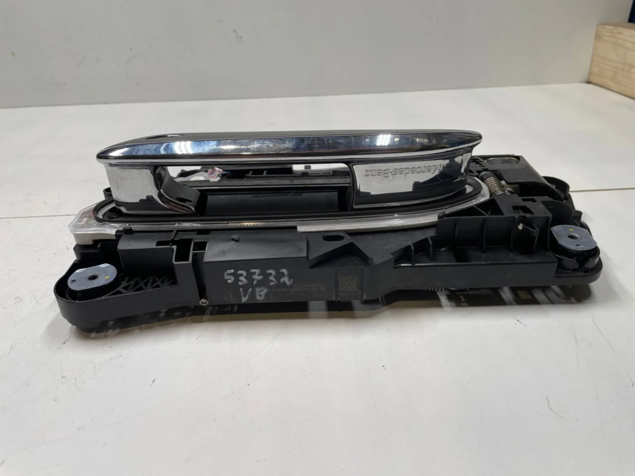 Mercedes EQS SUV X296 2022- Left exterior door handle view 3