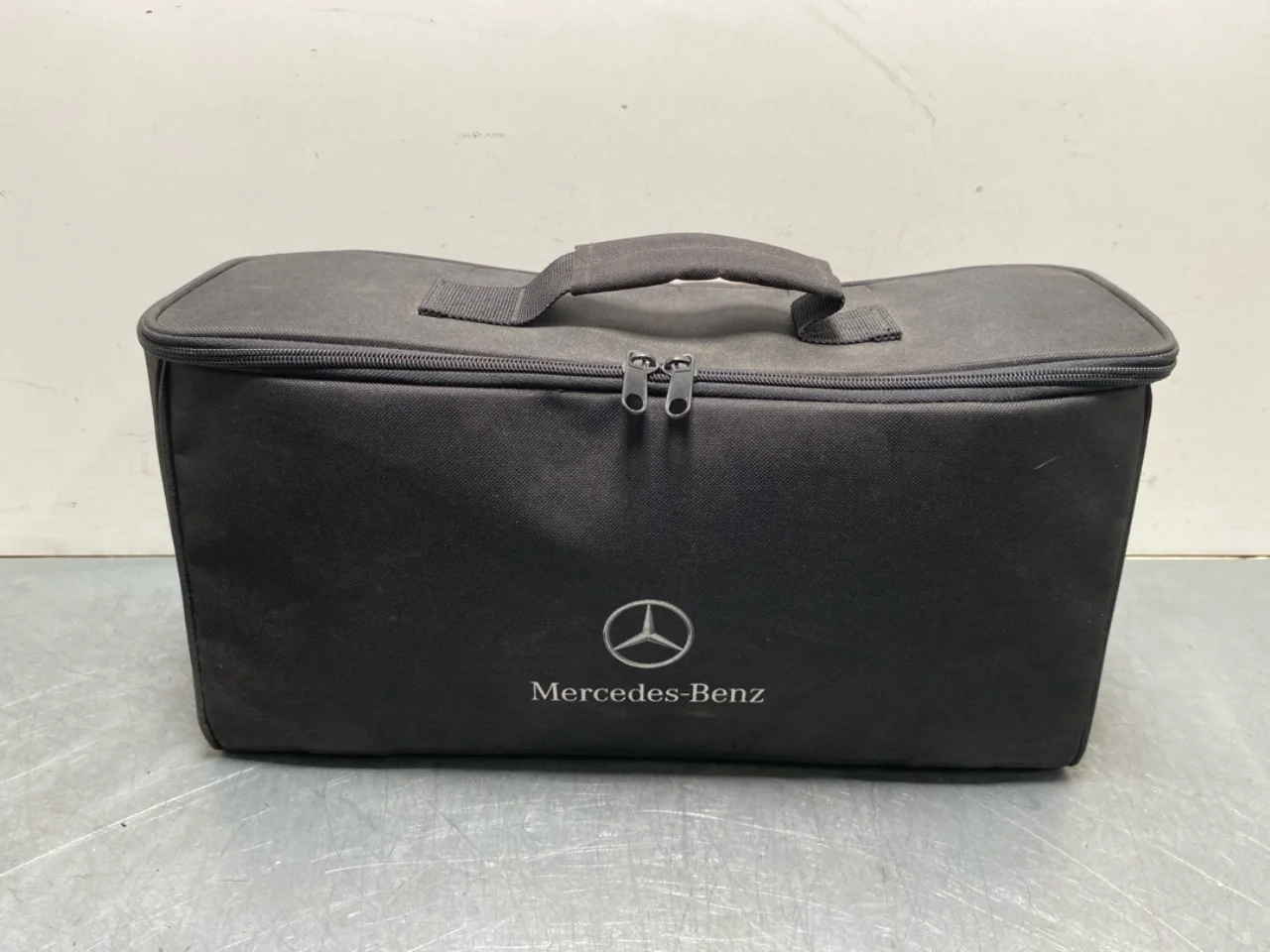 Mercedes B 180-200 W246/W242 2012-19 Battery charger view 3