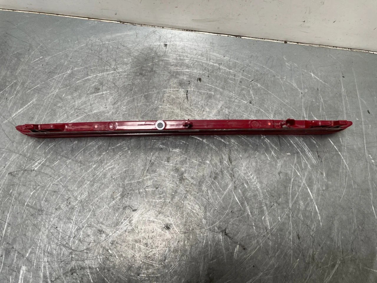 Volkswagen ID BUZZ/CARGO 2022- Rear window brake light view 3