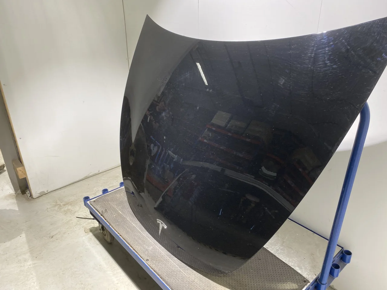 Tesla MODEL Y 2021- Bonnet view 2