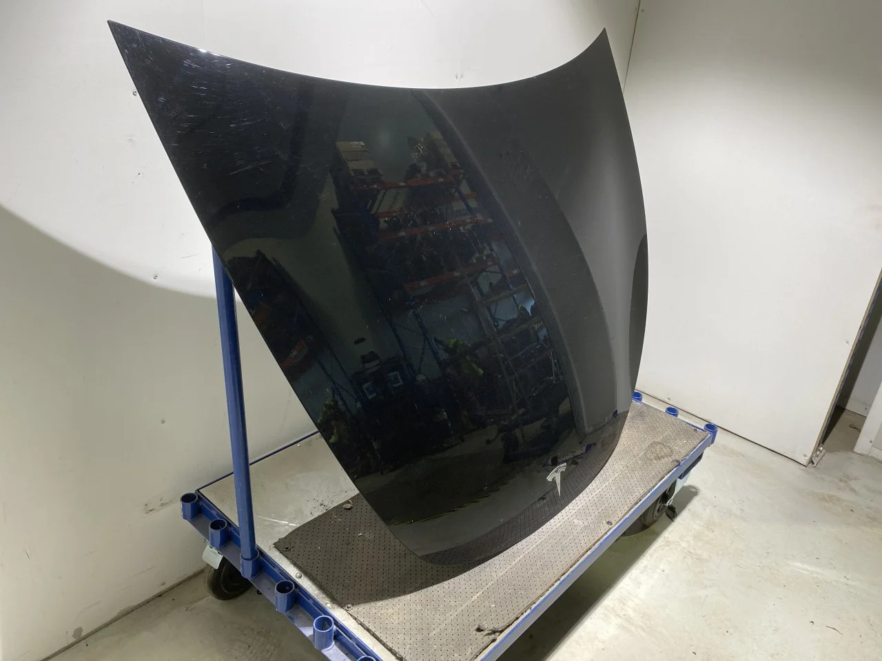 Tesla MODEL Y 2021- Bonnet view 3