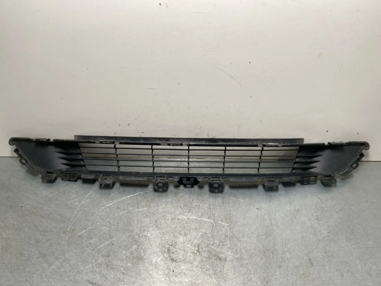 Tesla MODEL Y 2021- Grille, center section