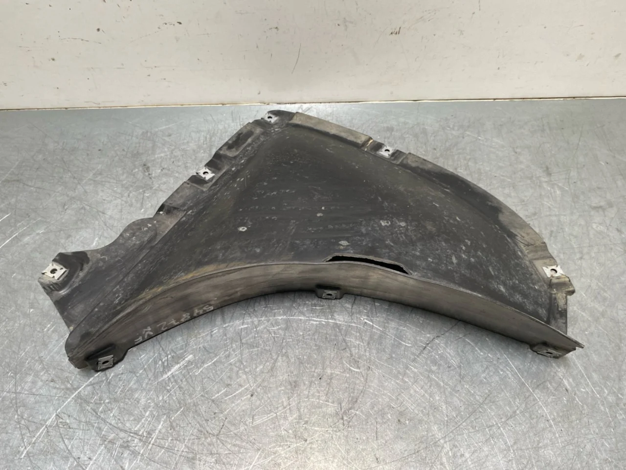 Volkswagen ID.4 2021- Grille, left section view 2