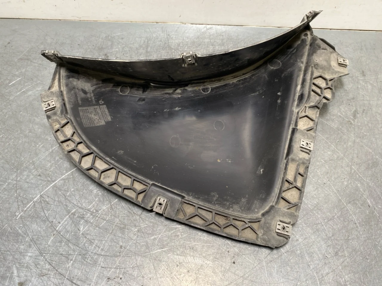 Volkswagen ID.4 2021- Grille, right section