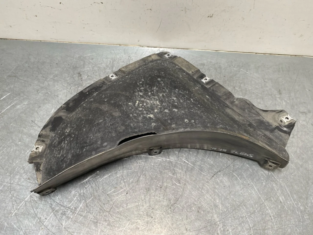 Volkswagen ID.4 2021- Grille, right section view 4
