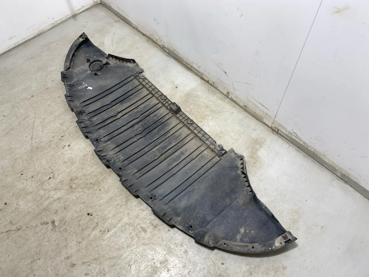 Tesla MODEL Y 2021- Underbody protection plate (engine/gearbox/floor) view 3
