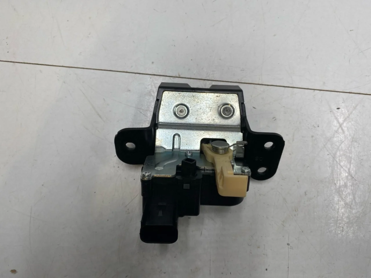 Hyundai KONA / ELECTRIC 2018-23 Tailgate lock view 2