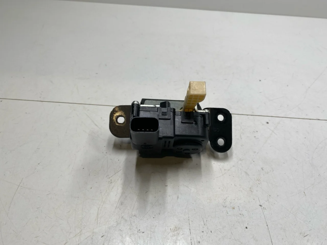 Hyundai KONA / ELECTRIC 2018-23 Tailgate lock view 3