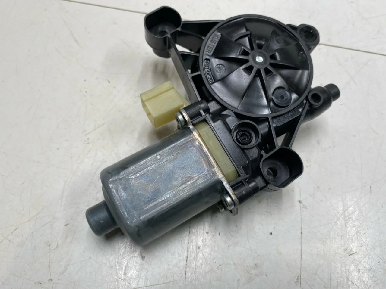 Volkswagen GOLF, E-GOLF VII 2013-20 Window regulator motor view 2