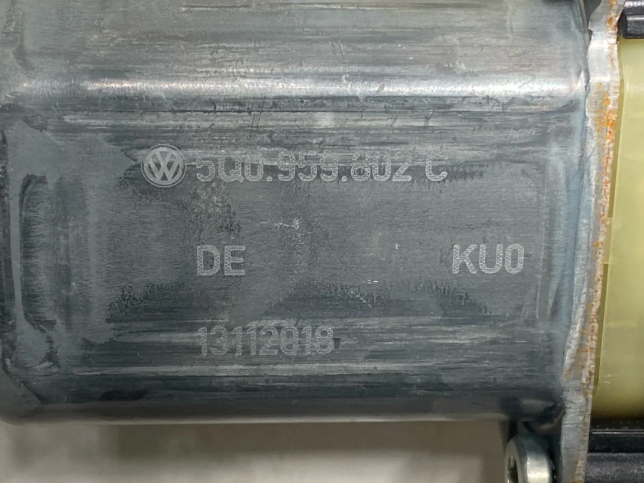 Volkswagen GOLF, E-GOLF VII 2013-20 Window regulator motor view 3