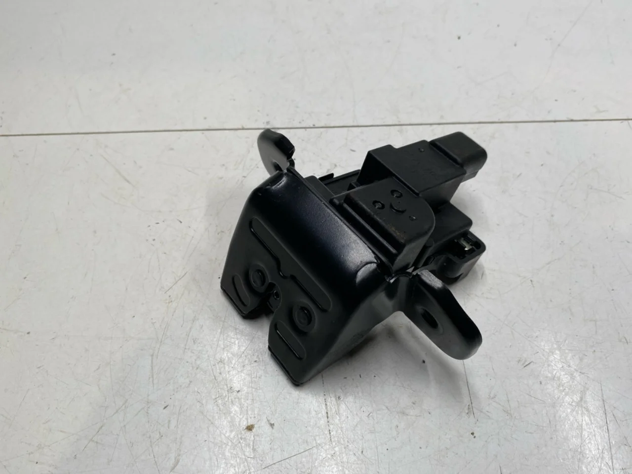 Kia SOUL 2009- Tailgate lock