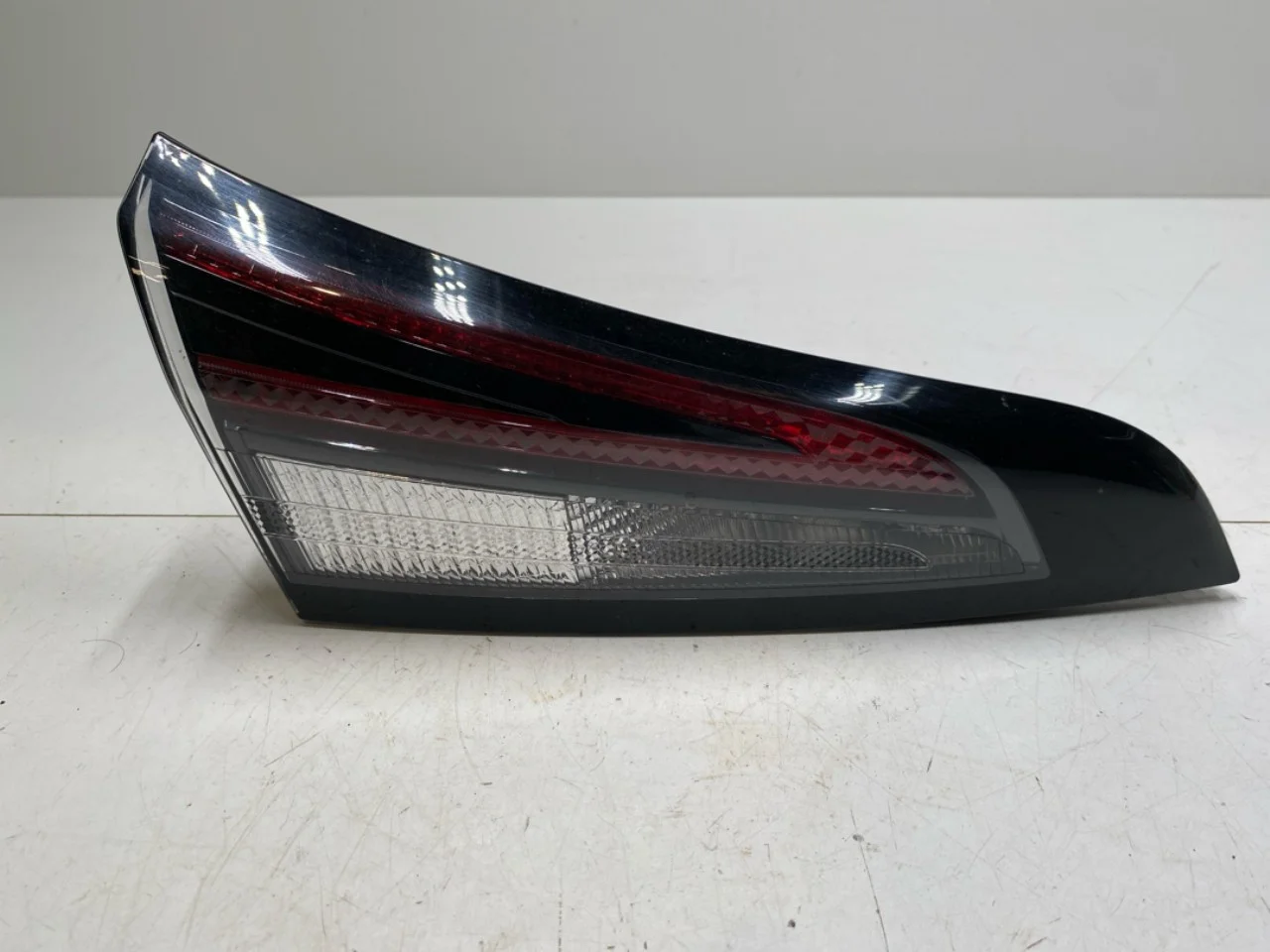 Kia SOUL 2009- Lampă spate, stânga, pe hayon (interioară)