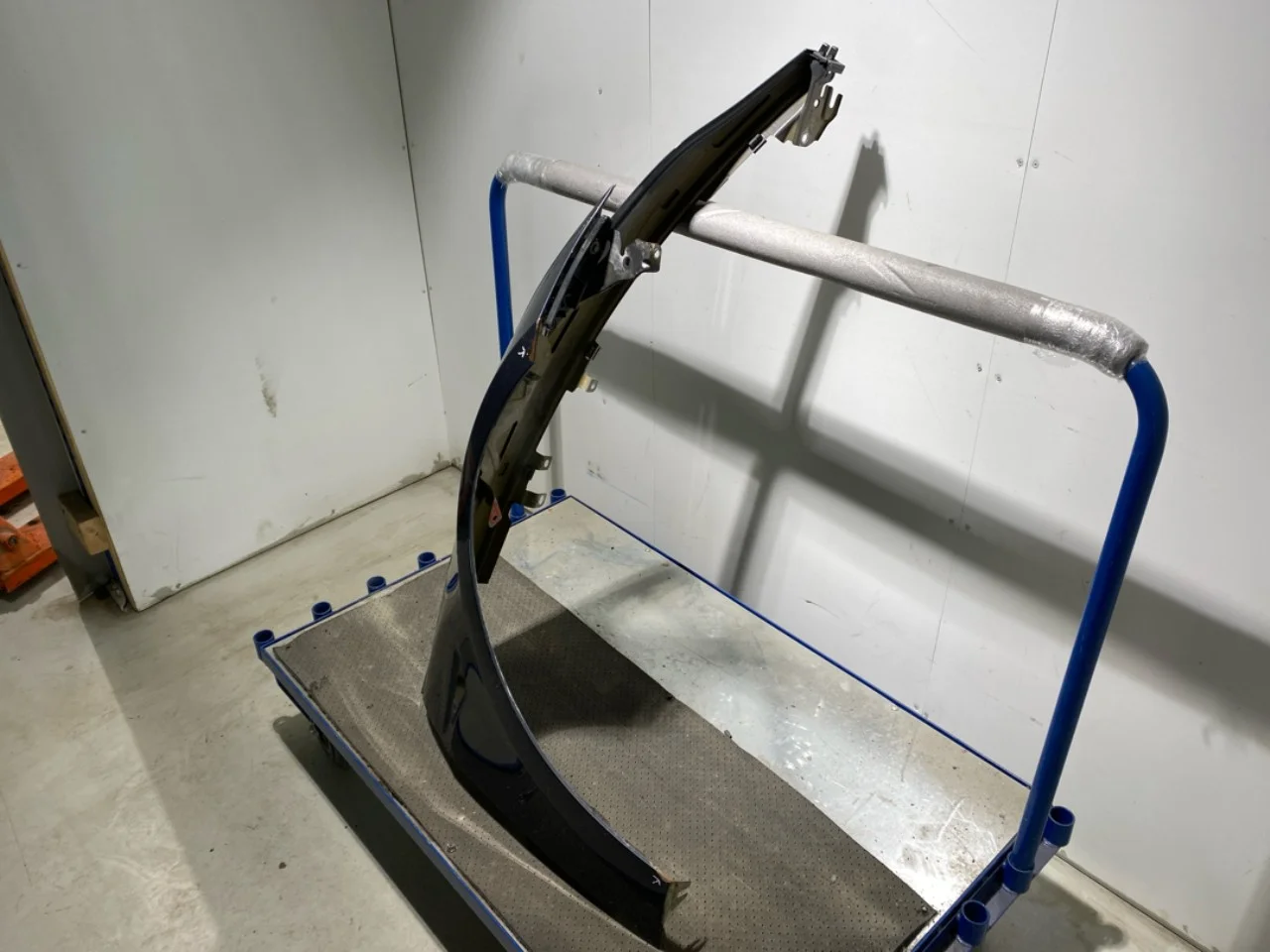 Tesla MODEL 3 2017--> Front right fender view 3