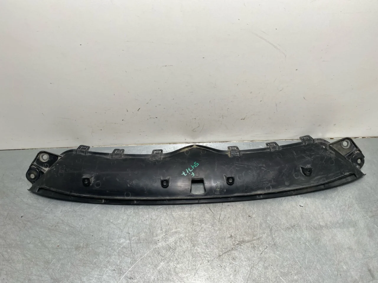 Tesla MODEL X 2016- Grille, center section view 2