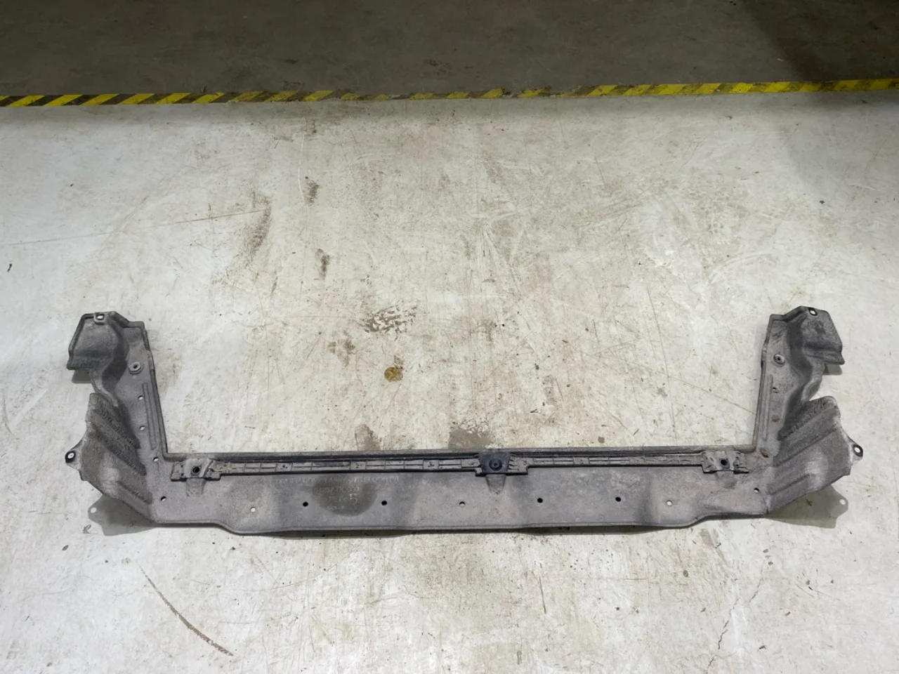 Underbody protection plate (engine/gearbox/floor) view 3