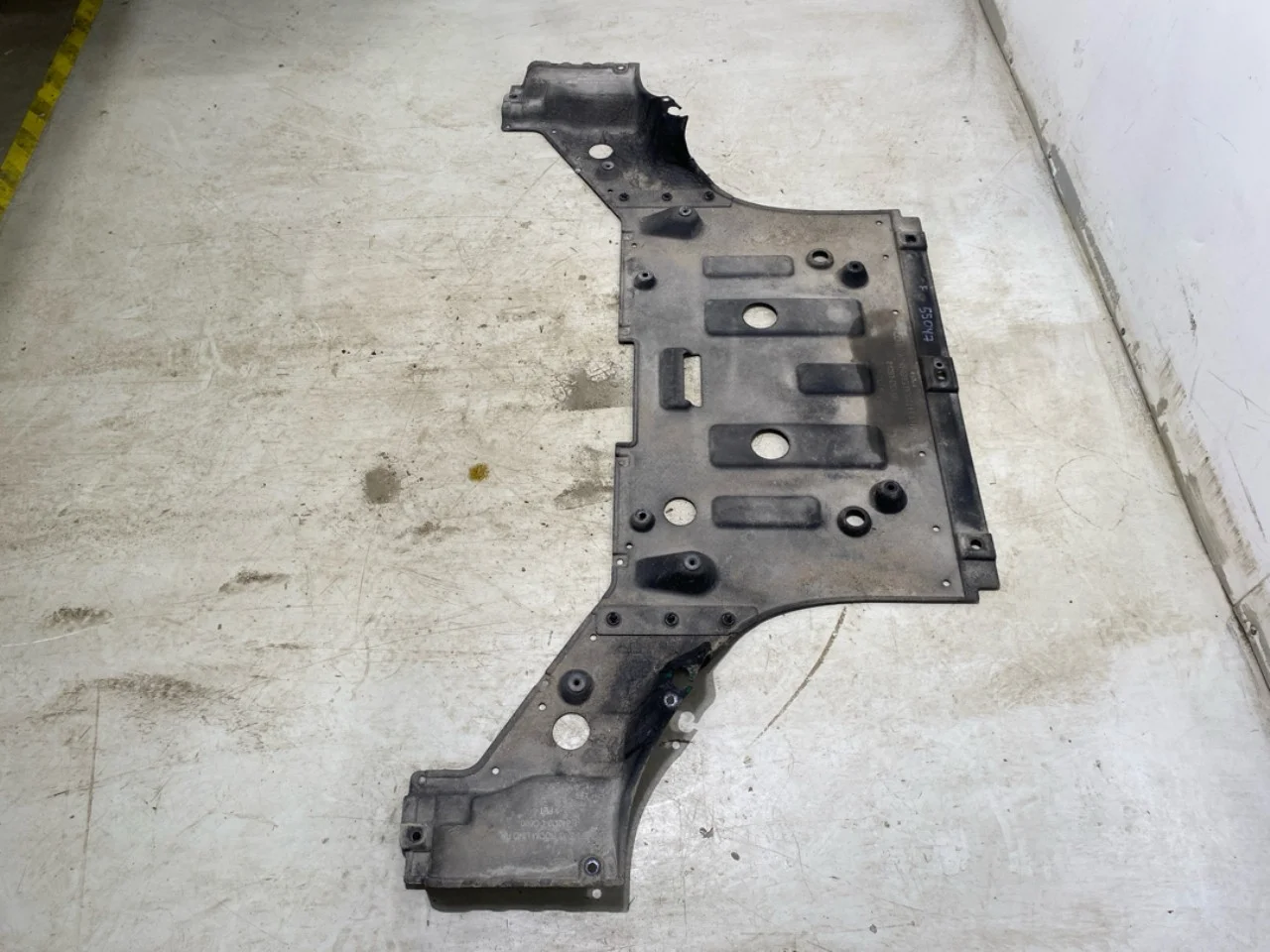 Underbody protection plate (engine/gearbox/floor) view 2