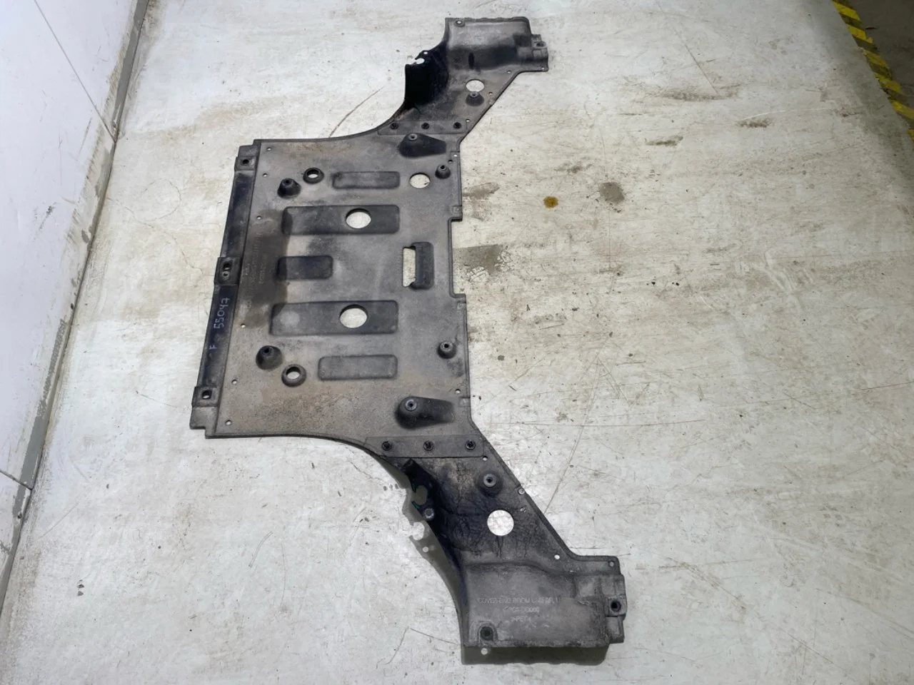 Underbody protection plate (engine/gearbox/floor) view 3