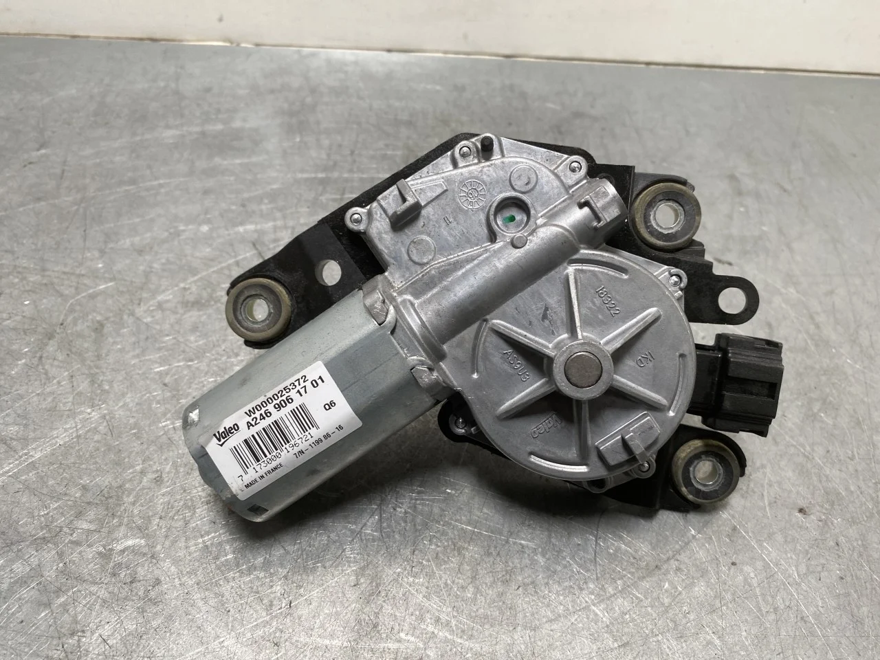 Mercedes B 180-200 W246/W242 2012-19 Ablaktörlő motor, csomagtérajtó nézet 2