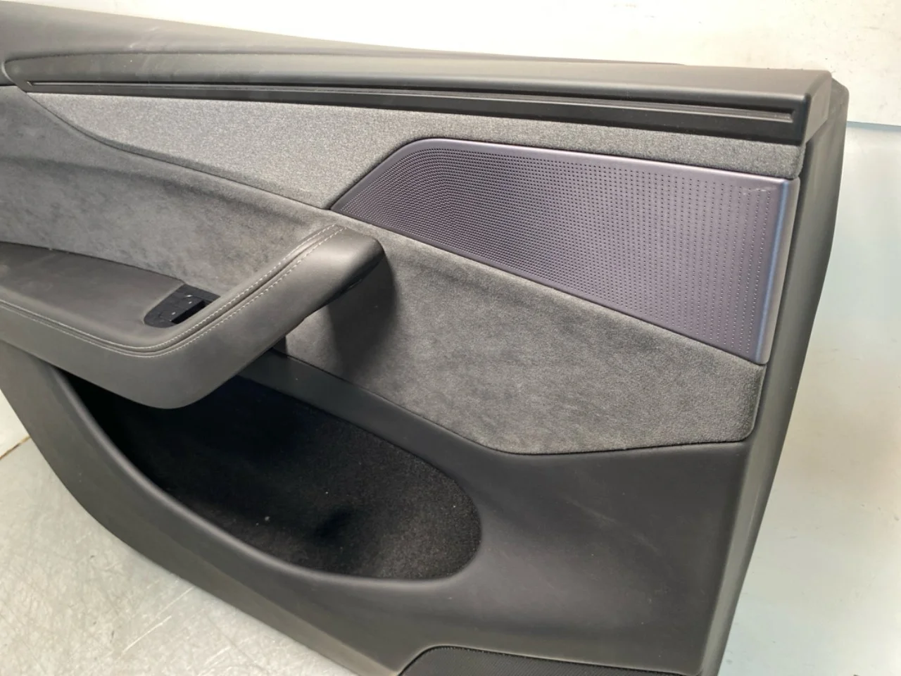 Tesla MODEL Y 2021- Ajtókárpit, bal nézet 3
