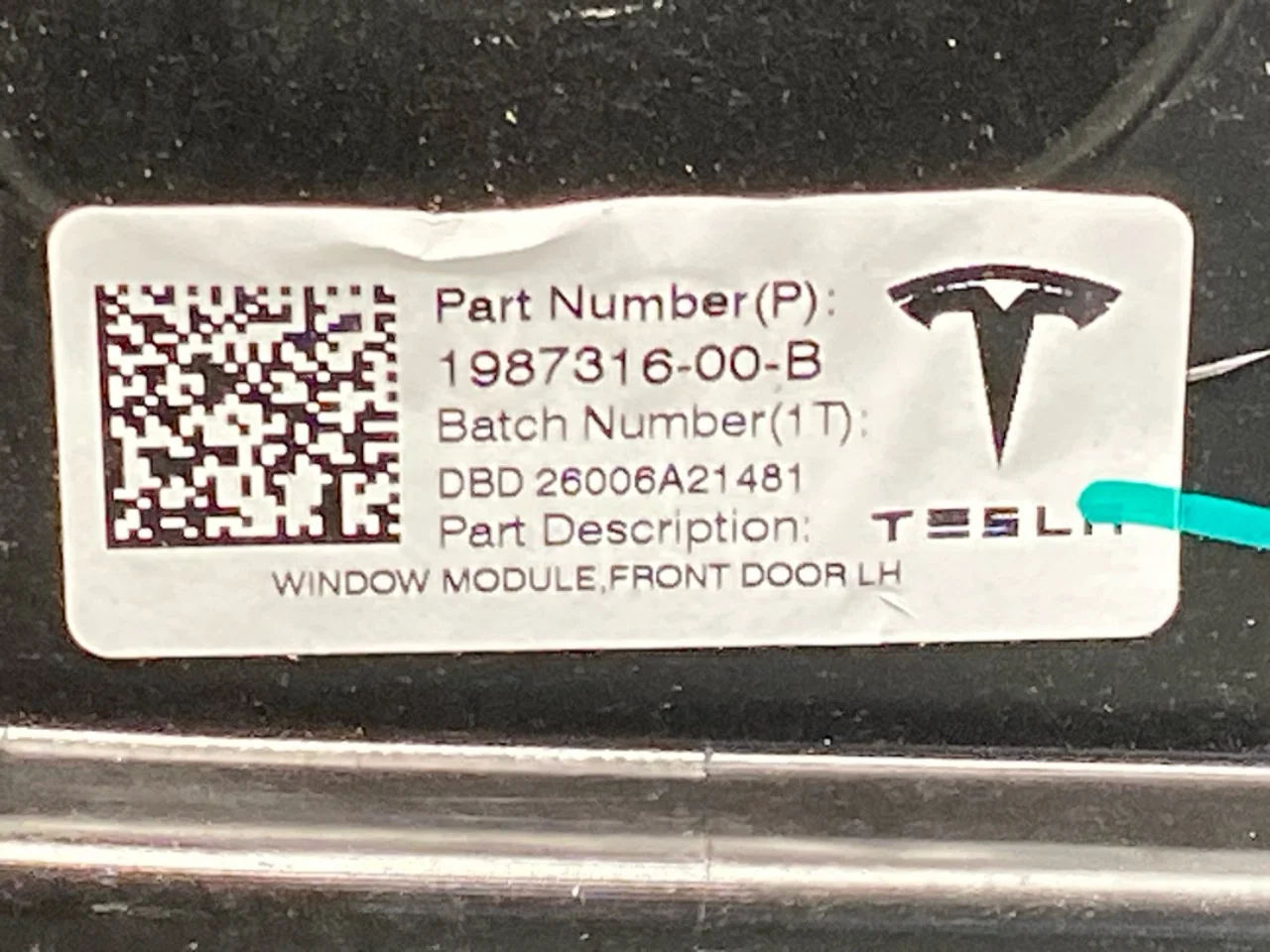 Tesla MODEL Y 2021- Elektromos ablakemelő, komplett nézet 3