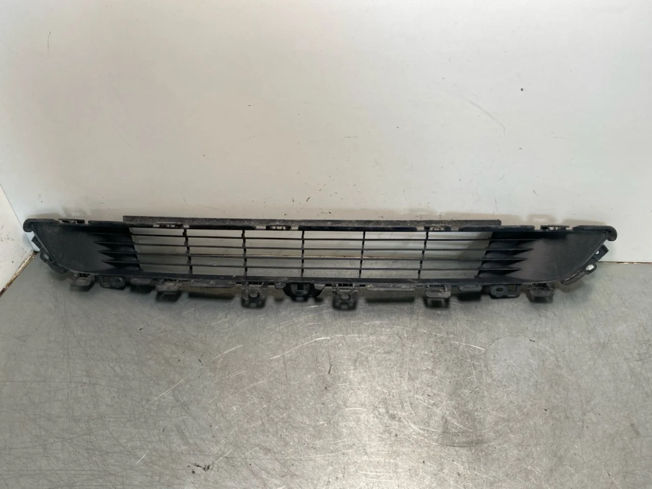 Tesla MODEL Y 2021- Grille, center section