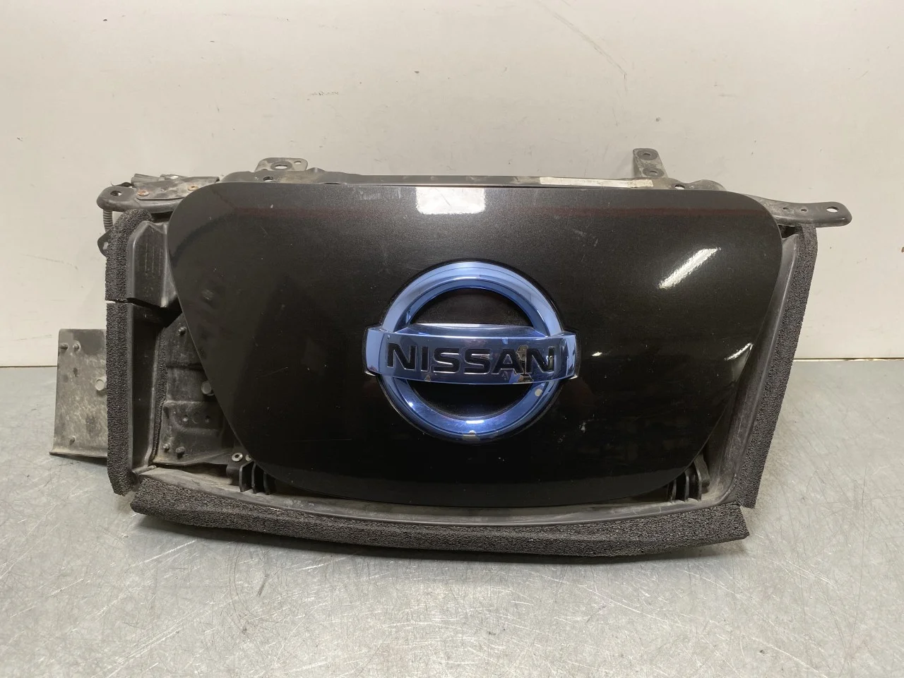 Nissan LEAF 2011-17 Charging port cover, electric / hybrid