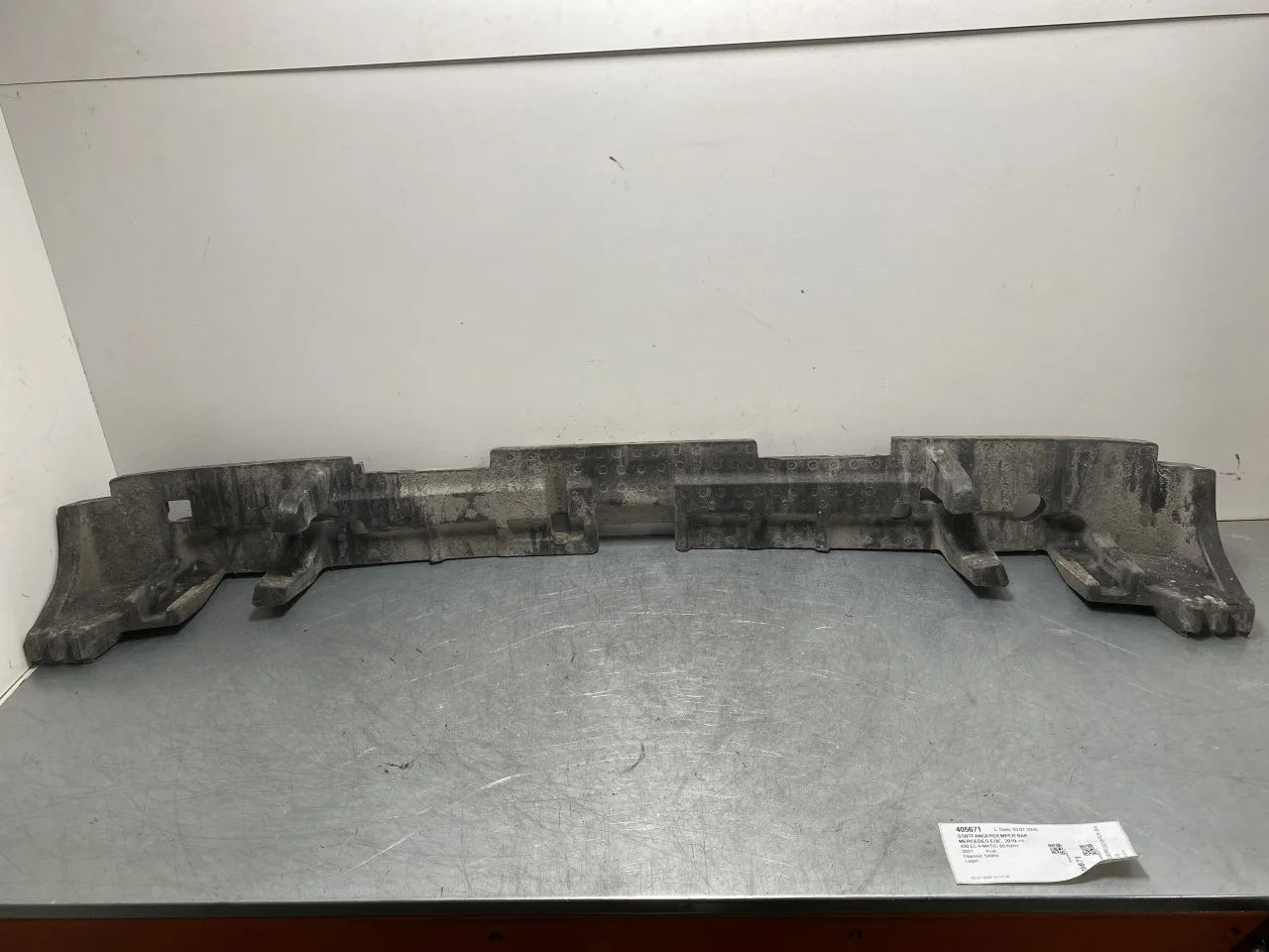Mercedes EQC 2020- Rear bumper impact absorber view 2