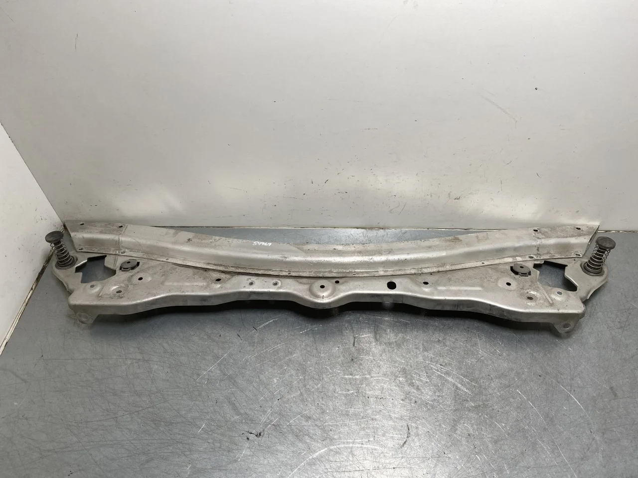 Mercedes EQC 2020- Upper front panel
