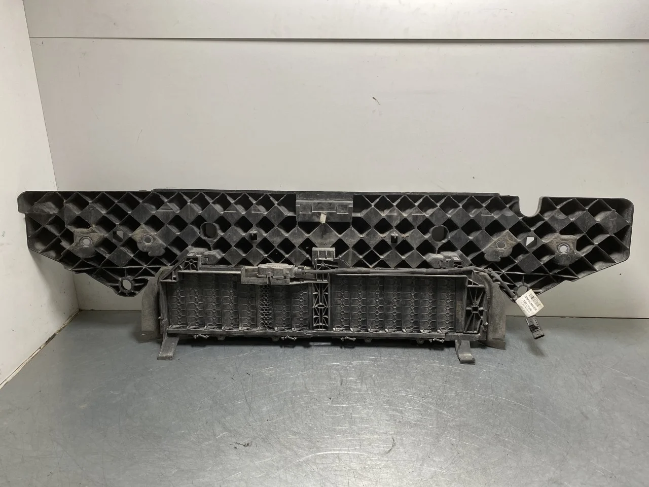 Mercedes EQC 2020- Front bumper view 2