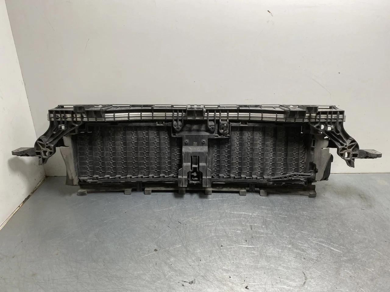 Mercedes EQC 2020- Grille, complete view 2