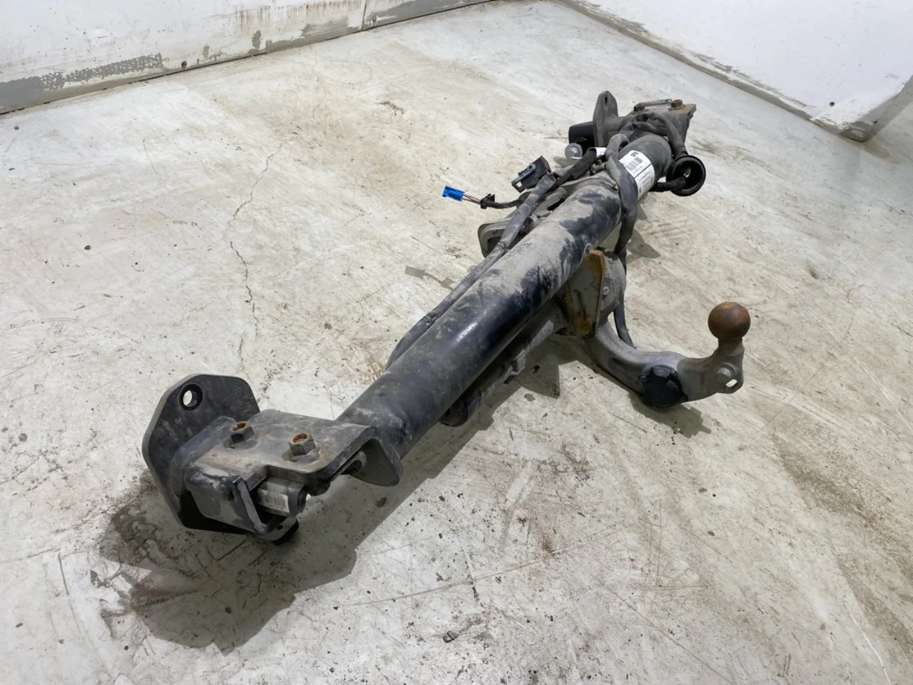 Mercedes EQC 2020- Tow bar view 2